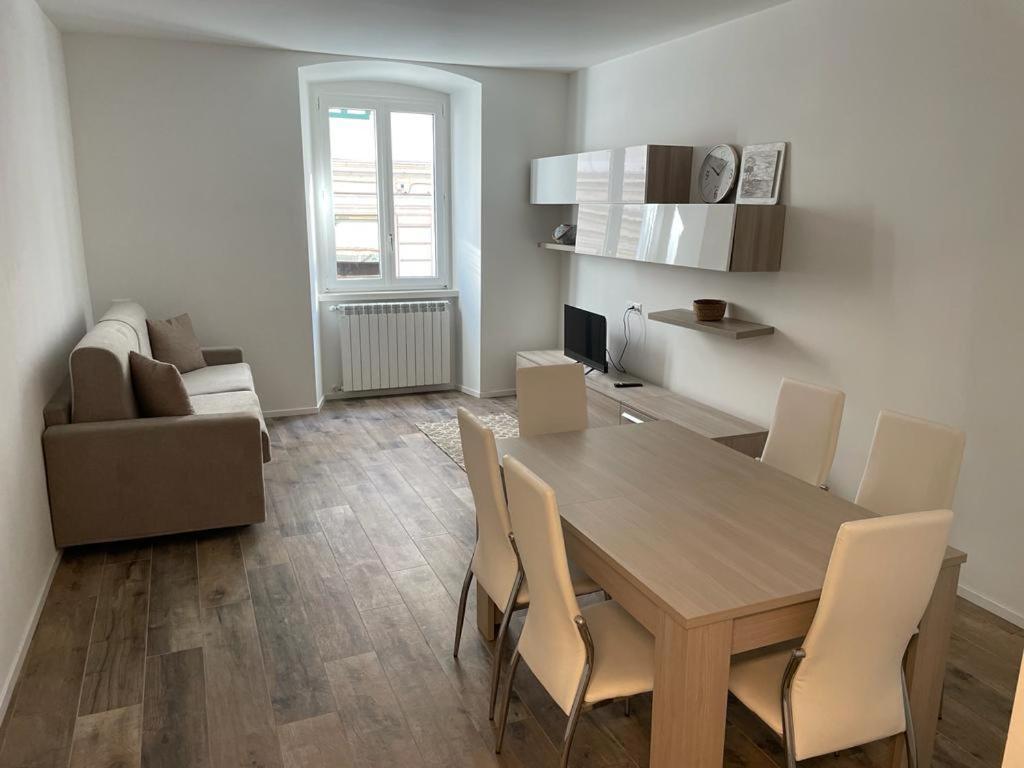 Casa Vacanze Ginevra 1 Triëst Buitenkant foto