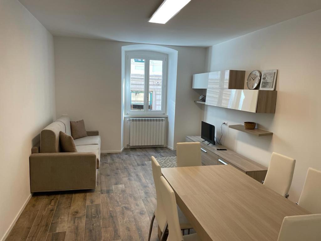 Casa Vacanze Ginevra 1 Triëst Buitenkant foto